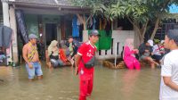 Bersama Perwakilan Manajemen, PUK SPL FSPMI PT Asianet Spring Indonesia Kunjungi Rumah Anggota Terdampak Banjir
