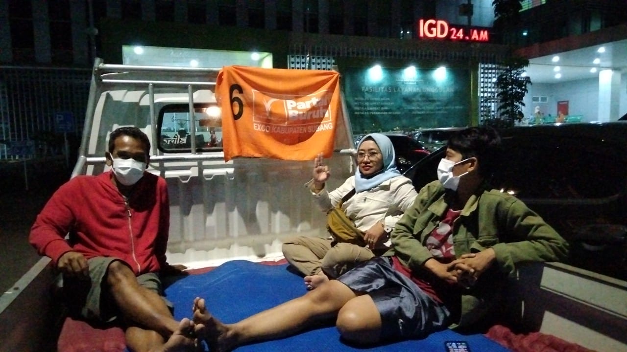 Tidak Ada Ambulance, Mobil Bak Terbukapun Jadi