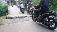 Jadi Jalur Alternatif Berangkat dan Pulang Kerja, Kondisi Jembatan di Desa Telajung Cikarang Barat Semakin Mengkhawatirkan
