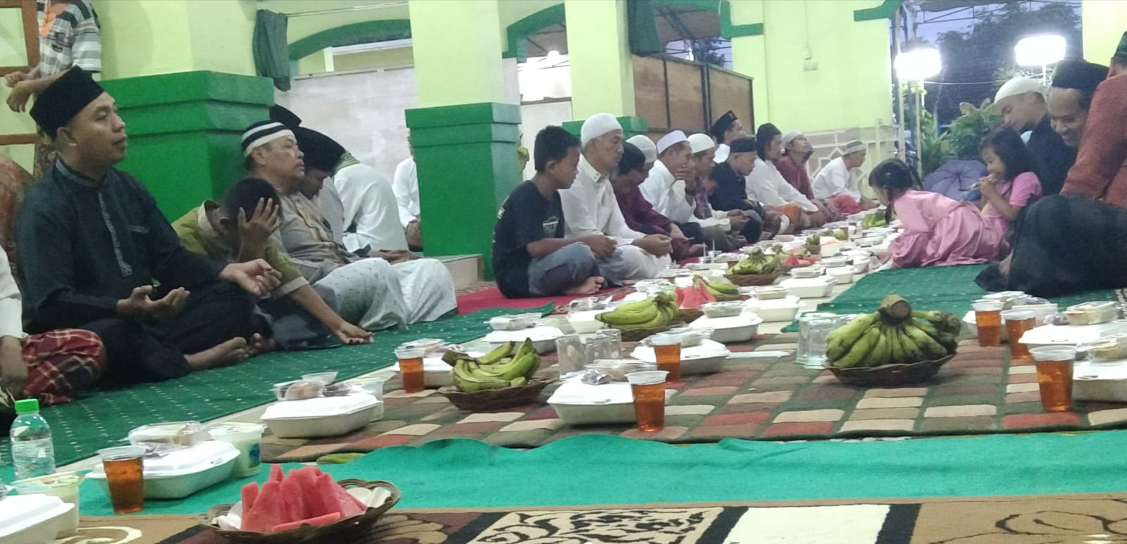 Ifthor Jama’i Bentuk Nyata Sinergitas DKM Al Maunah & RW 08 Asri Pratama