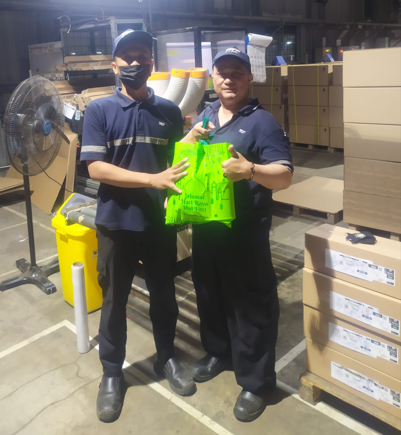 Peduli Anggota, Serikat Pekerja FSPMI PT. TTLC Bagikan Bingkisan Lebaran