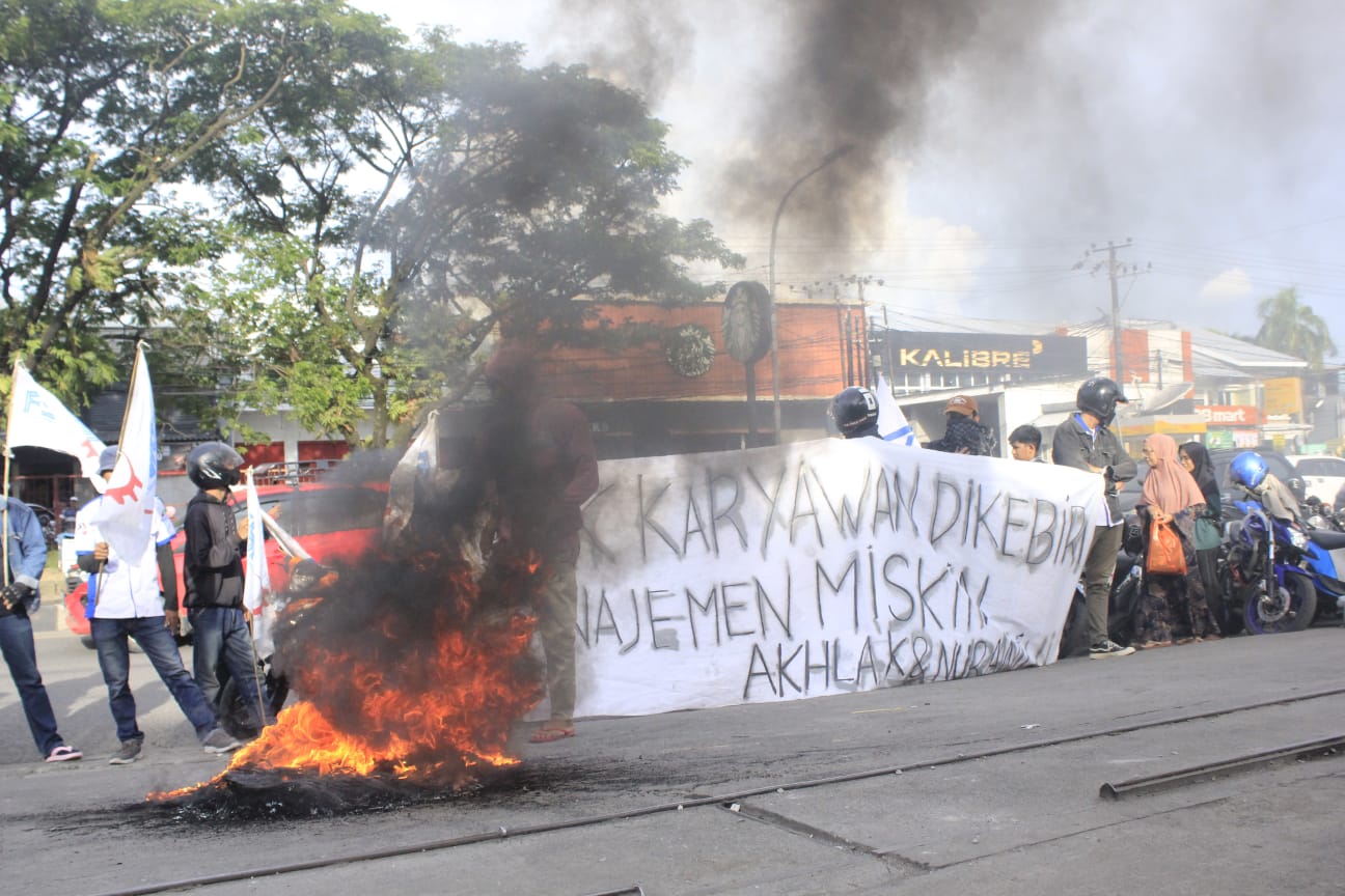 Aksi Lanjutan Pekerja Boikot Toko Indomode