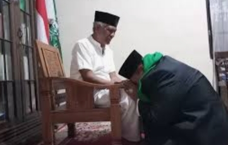 Mengenal Tradisi Sungkeman Masyarakat Indonesia Saat Idul Fitri