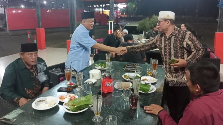 FSPMI Sumut Buka Puasa Bersama Staff, Serahkan Bantuan Sambut Idul Fitri
