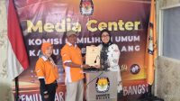 Berkas Sudah Dilengkapi, Partai Buruh Daftarkan Bacaleg Pemilu 2024 Ke KPU Kabupaten Malang Berkas Sudah Dilengkapi, Partai Buruh Daftarkan Bacaleg Pemilu 2024 Ke KPU Kabupaten Malang