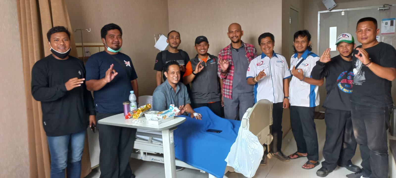 Bacaleg Partai Buruh Sulaeman Jenguk Anang Widodo yang Terbaring Sakit