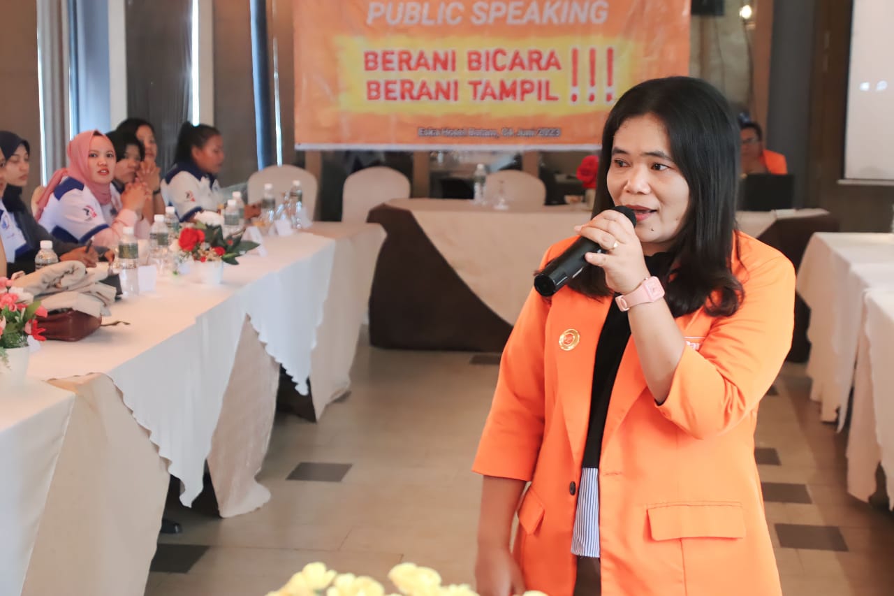 Public Speaking PUK TDK Batam : Berani Bicara, Berani Tampil