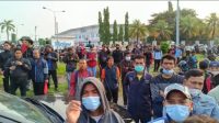 Ratusan Buruh Bekasi Kembali Bersolidaritas Mendatangi PT. Haier Electrical Appliances Indonesia