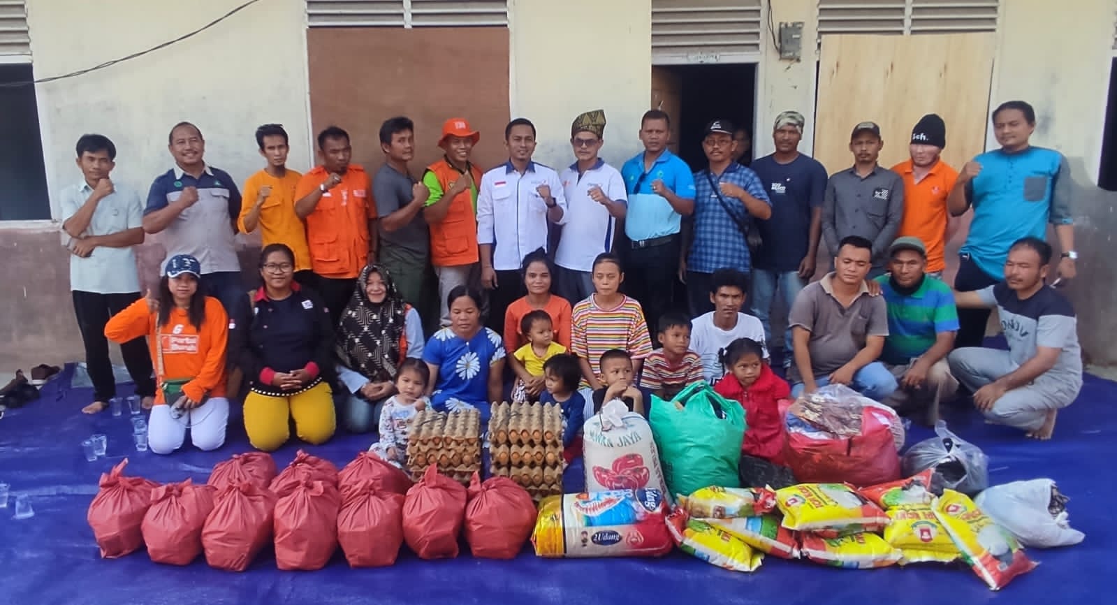 Buruh Alami Musibah Kebakaran, DPW FSPMI Riau Gelar Bakti Sosial