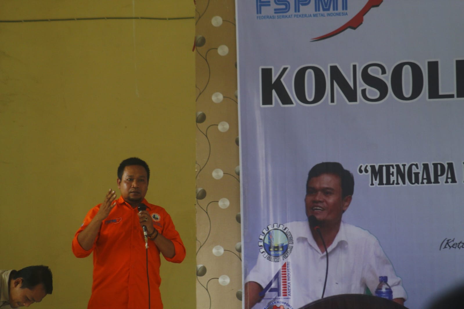 A. Taupik Hidayat Adakan Kunjungan Kerja Sekaligus Konsolidasi Akbar di Cirebon