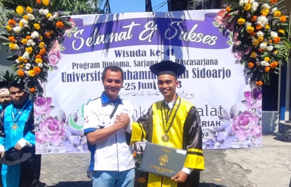 Buruh Mojokerto jadi Salah satu Wisudawan Universitas Muhammadiyah Sidoarjo
