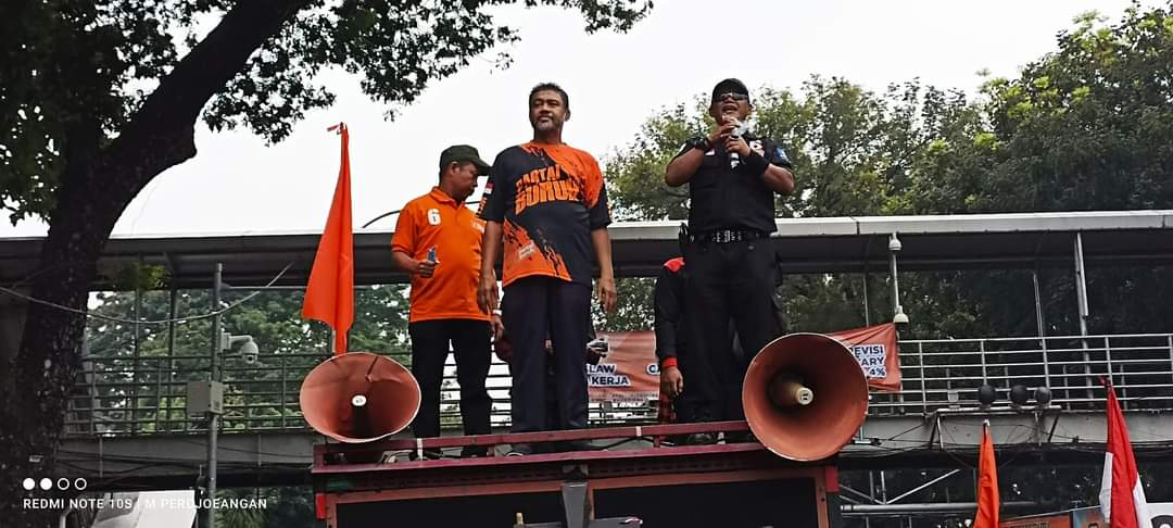 Kawal Sidang JR Omnibus Law, Ribuan Buruh Datangi Gedung Mahkamah Konstitusi