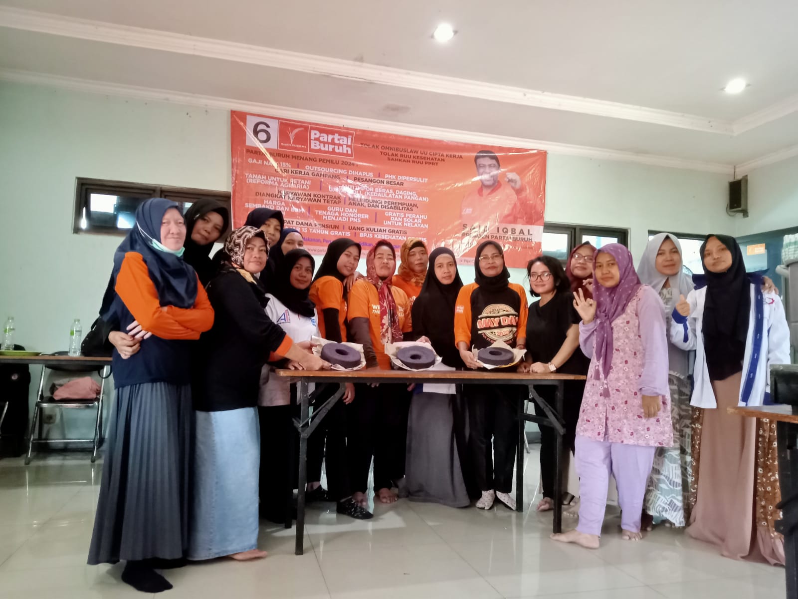 Perempuan Berdaya SPAI FSPMI Bekasi Selenggarakan Pelatihan Tata Boga