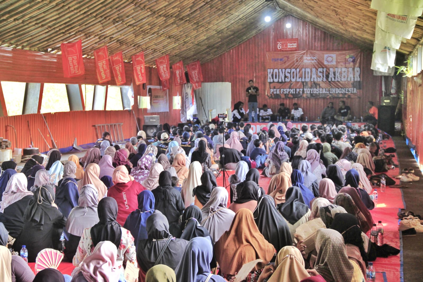 Ratusan Anggota PUK SPAMK FSPMI Toyo Seal Indonesia Hadiri Konsolidasi Akbar di Omah Buruh