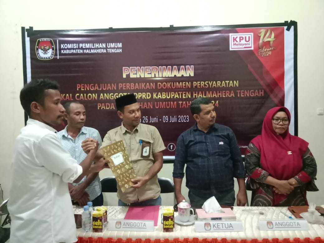 Partai Buruh Halteng Menyerahkan Dokumen Perbaikan Calon DPRD : Siap Bertarung Di Pemilu 2024