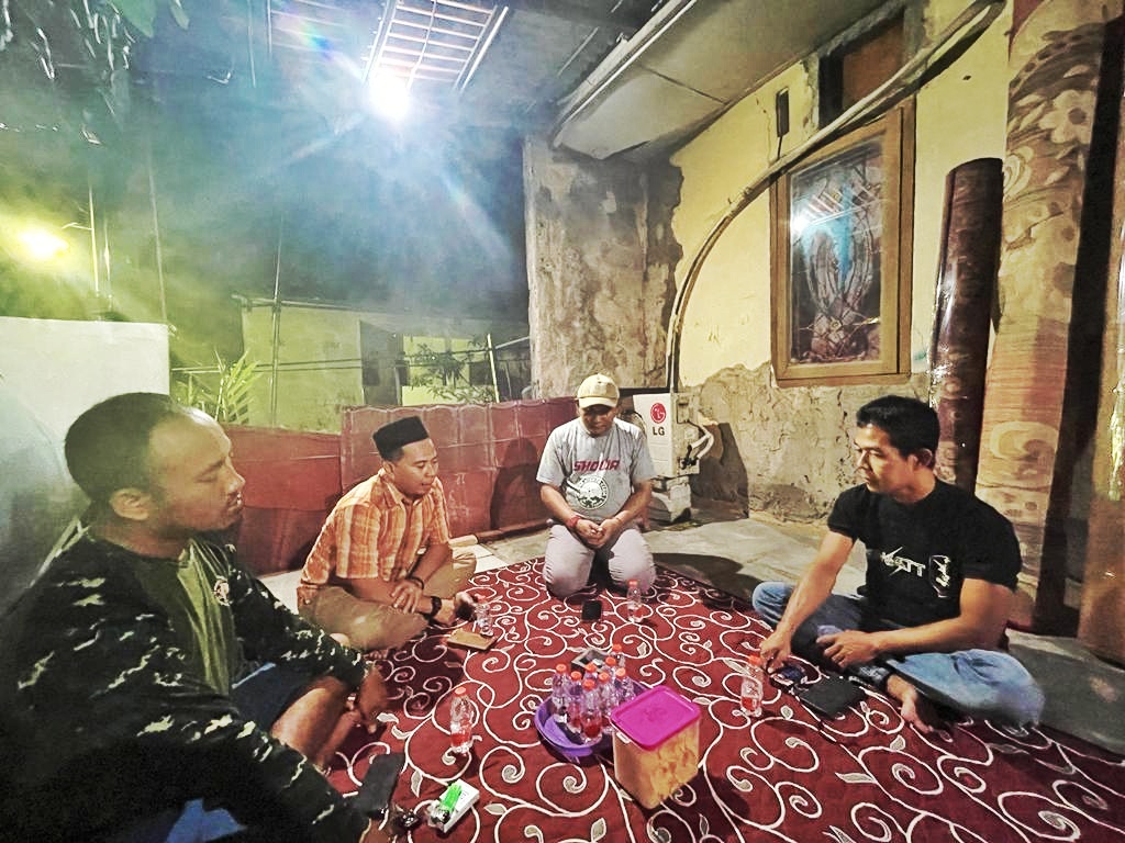 Kunjungan Tim Bacaleg Partai Buruh Surohman ke Tokoh Masyarakat Perumahan Mega Regency