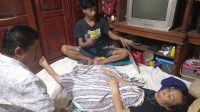 Bacaleg Partai Buruh Sulaeman Bersama Jamkeswatch Bantu Advokasi Pasien Tumor Bacaleg Partai Buruh Sulaeman Bersama Jamkeswatch Bantu Advokasi Pasien Tumor