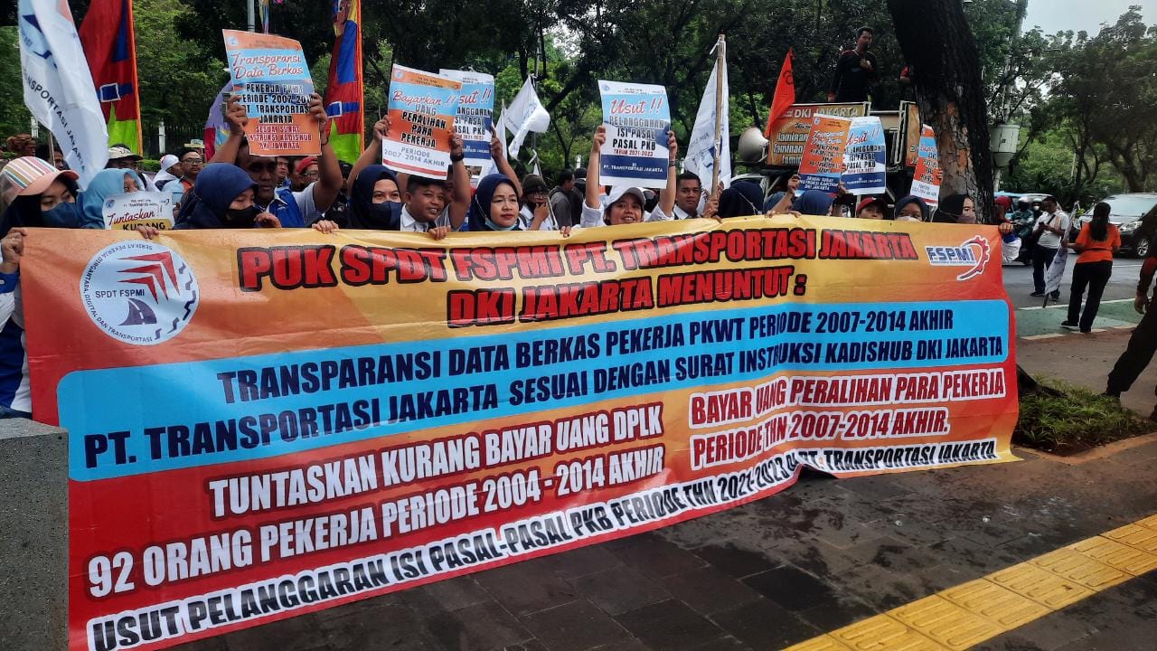Aksi Di Balaikota, Buruh Transjakarta Tuntut Penyelesaian Dana Peralihan
