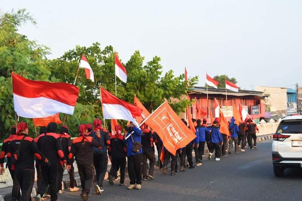 KC FSPMI & Exco Partai Buruh Kabupaten Bekasi Sambut Peserta Long March di Perbatasan Karawang – Bekasi