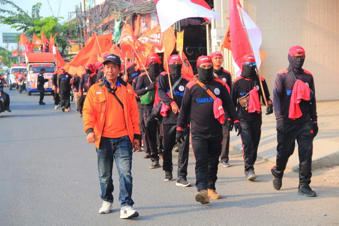 Tiba di Kota Bekasi, Buruh Sambut Aksi Longmarch Bandung – Jakarta