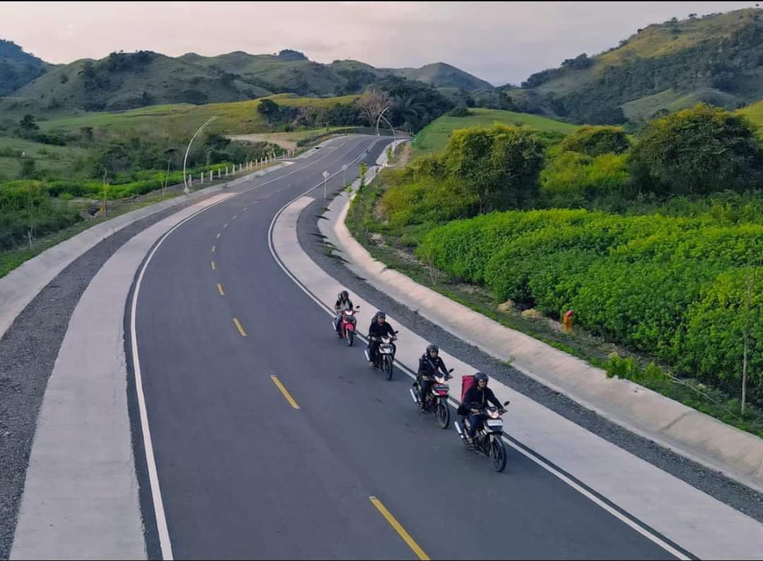 Ekspedisi Indonesia Baru : 400 Hari Keliling Indonesia