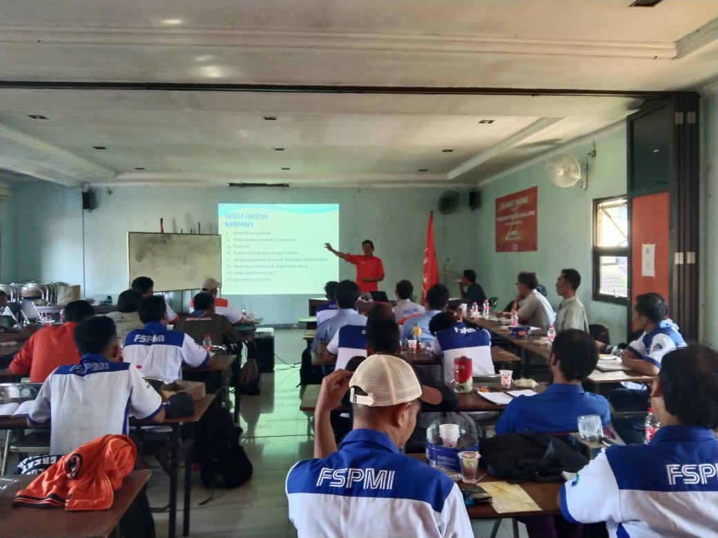 Ingin Anggota Paham Struktur dan Skala Upah, PC SPAI FSPMI Bekasi Adakan Pendidikan