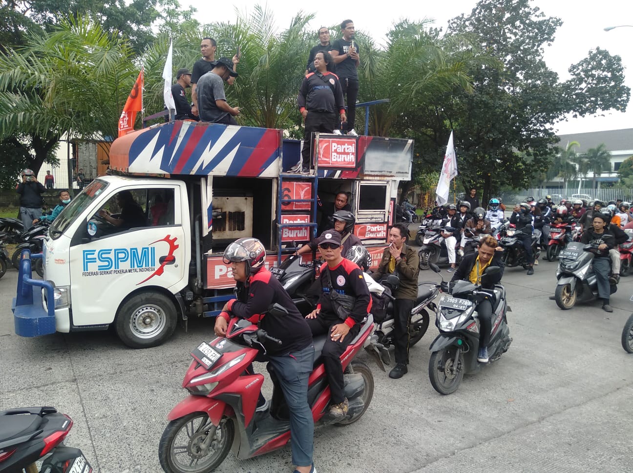 Diduga Status Puluhan Pekerja PT. Sanly Industries Belum Diubah PKWTT, FSPMI Bekasi Protes