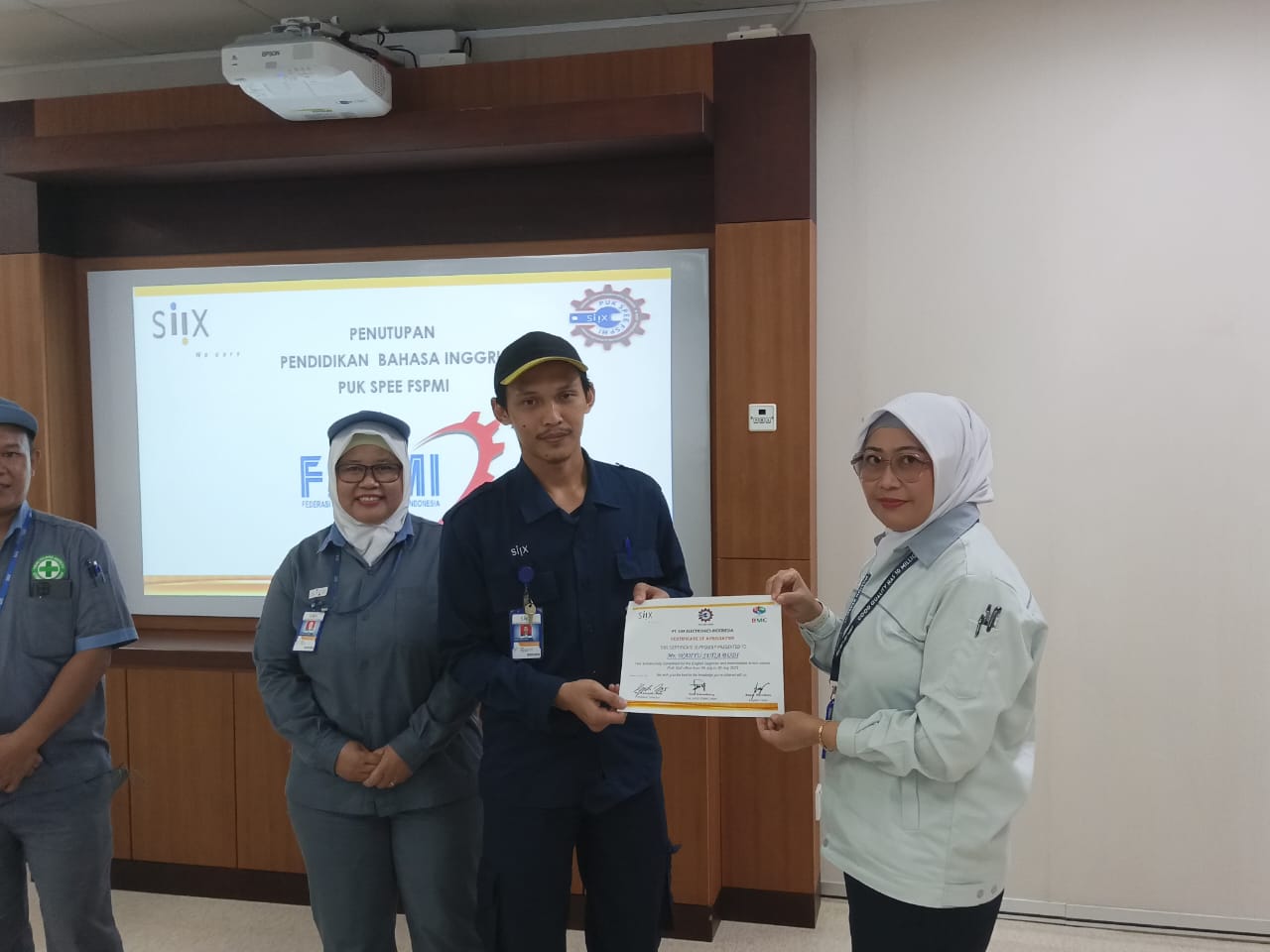 PUK SPEE PT SIIX Batam Bagikan bagikan Sertifikat Pendidikan English Course