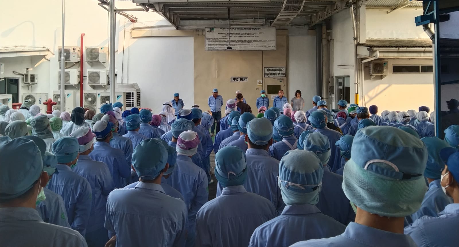 Manajemen PT. Marsol Abadi Indonesia Sampaikan Informasi Terkini Perusahaan Melalui Apel Bersama