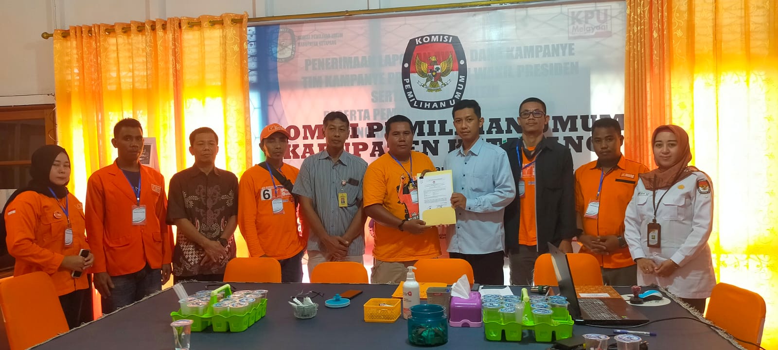 Exco Partai Buruh Kabupaten Ketapang Kalimantan Barat Serahkan Daftar Calon Sementara Calon Legislatif Partai Buruh Ke KPU