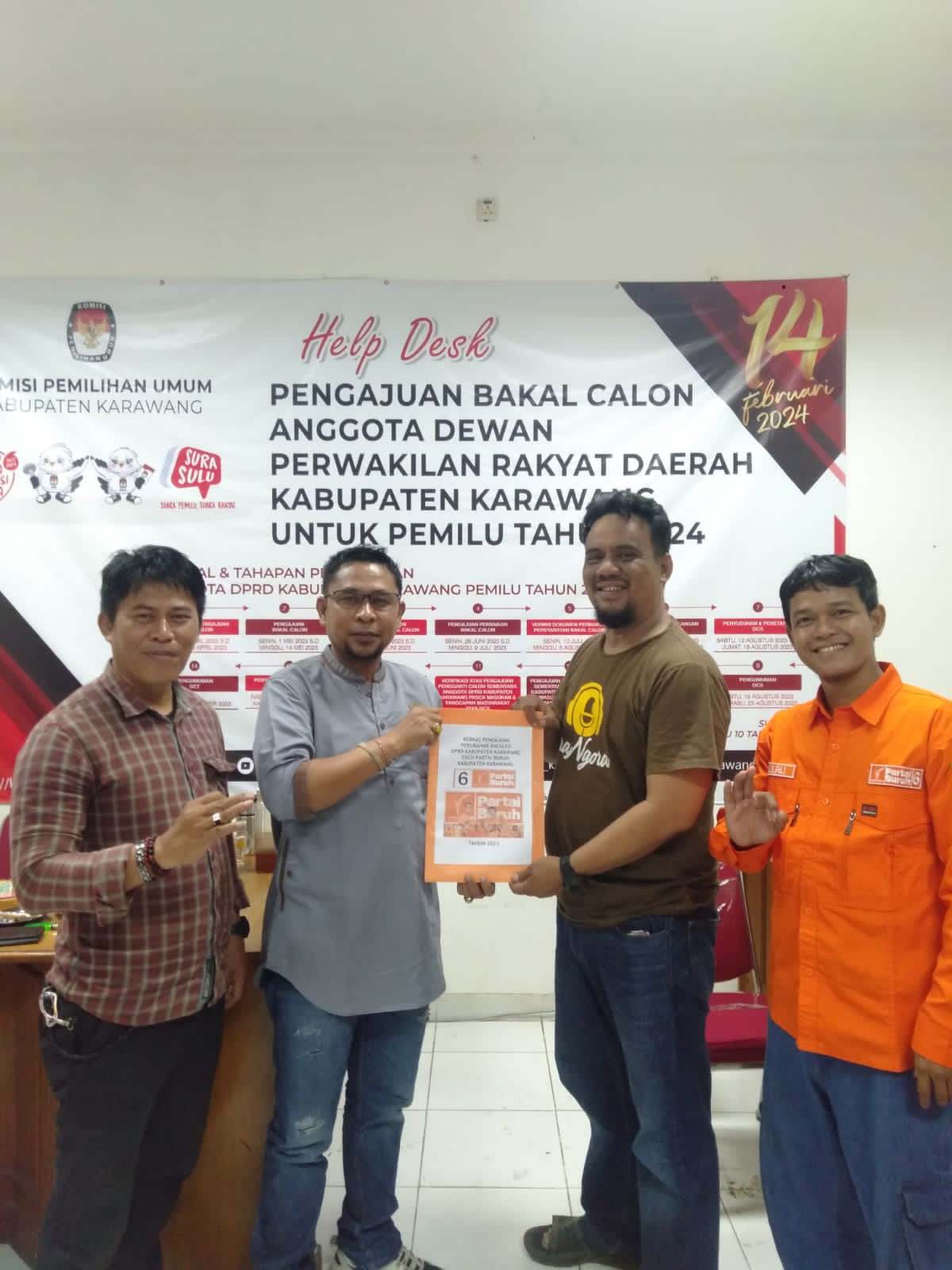 Exco Partai Buruh Kabupaten Karawang Serahkan Dokumen Pengajuan Perubahan Daftar Calon Sementara (DCS) hasil Percermatan Kepada KPUD Karawang