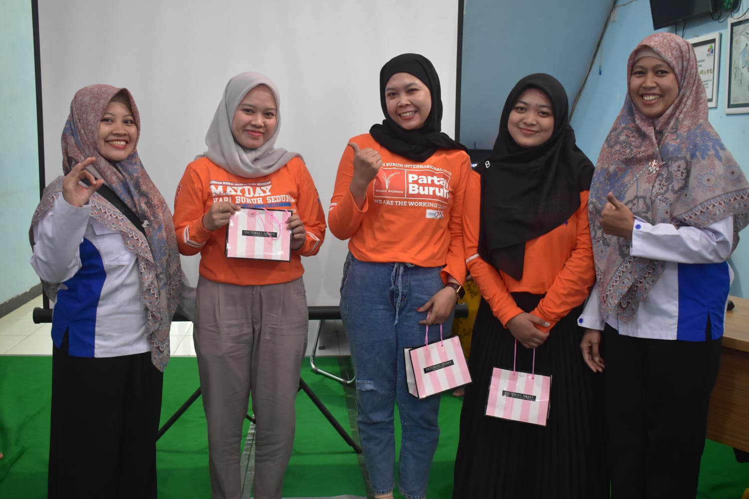 Pekerja Perempuan Diskusi Kesehatan Beautiful dan Healthy Skin, Apa Faedahnya?