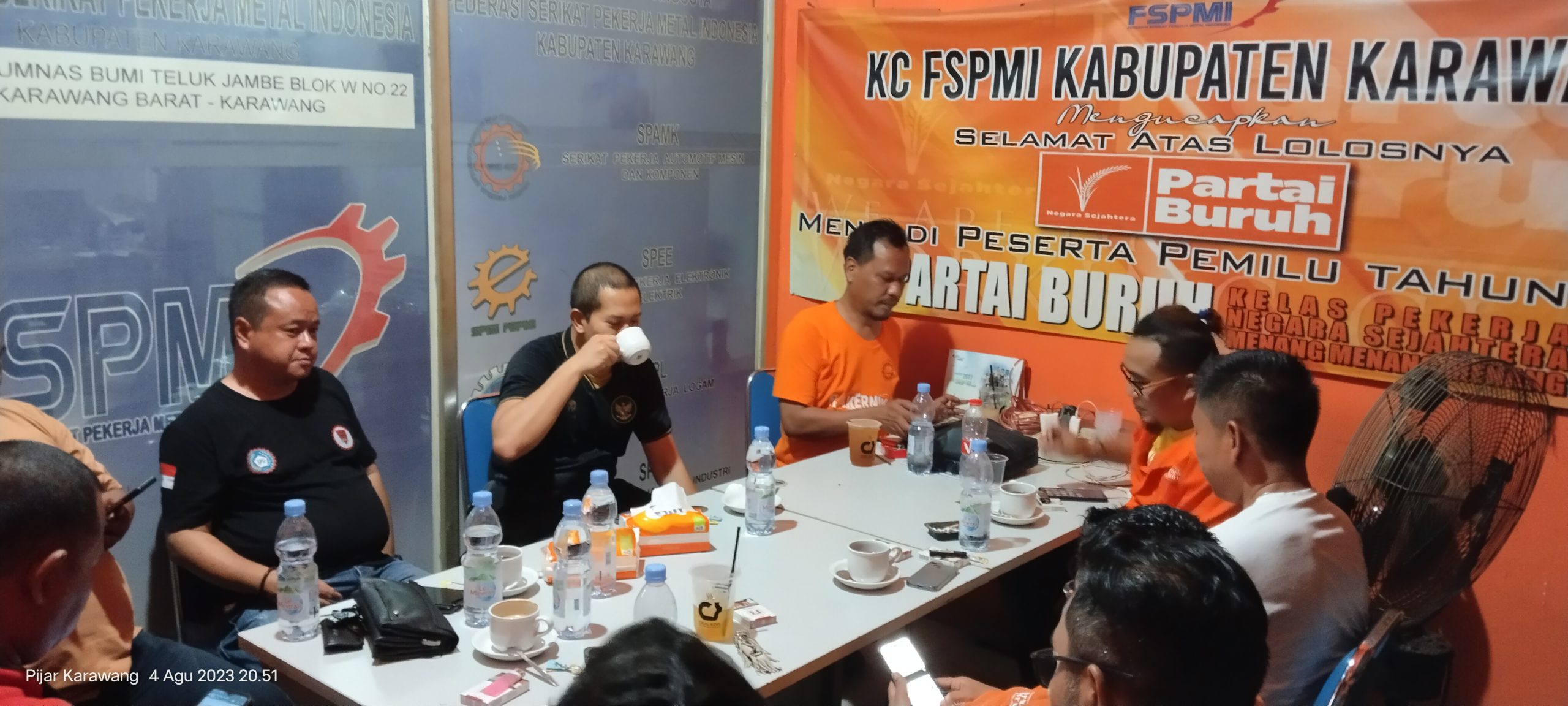 Ngopi & Ngobrol Santai Bersama Kapolres Karawang AKBP Wirdhanto Hadicaksono di KC FSPMI Karawang