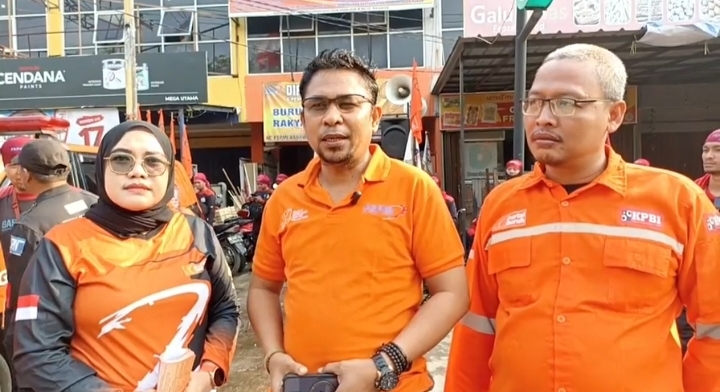 Pelepasan Peserta Long March di KC FSPMI Karawang, Ketua Exco Partai Buruh Karawang Ramli Sampaikan 5 Tuntutan Aksi Longmarch