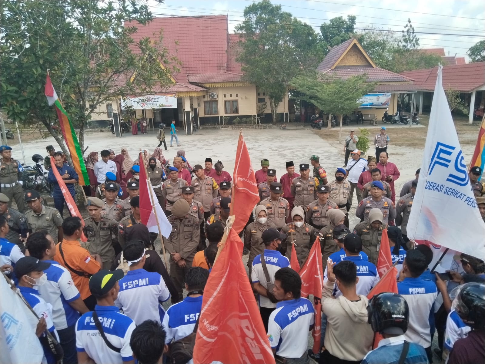 Di Nilai Keluarkan Surat Anjuran Berbeda, Serikat Buruh Pelalawan Tuntun Kadisnaker Mundur