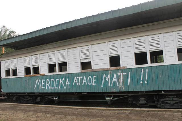 Kereta Api dan Orang-Orang Yang Ingin Merdeka