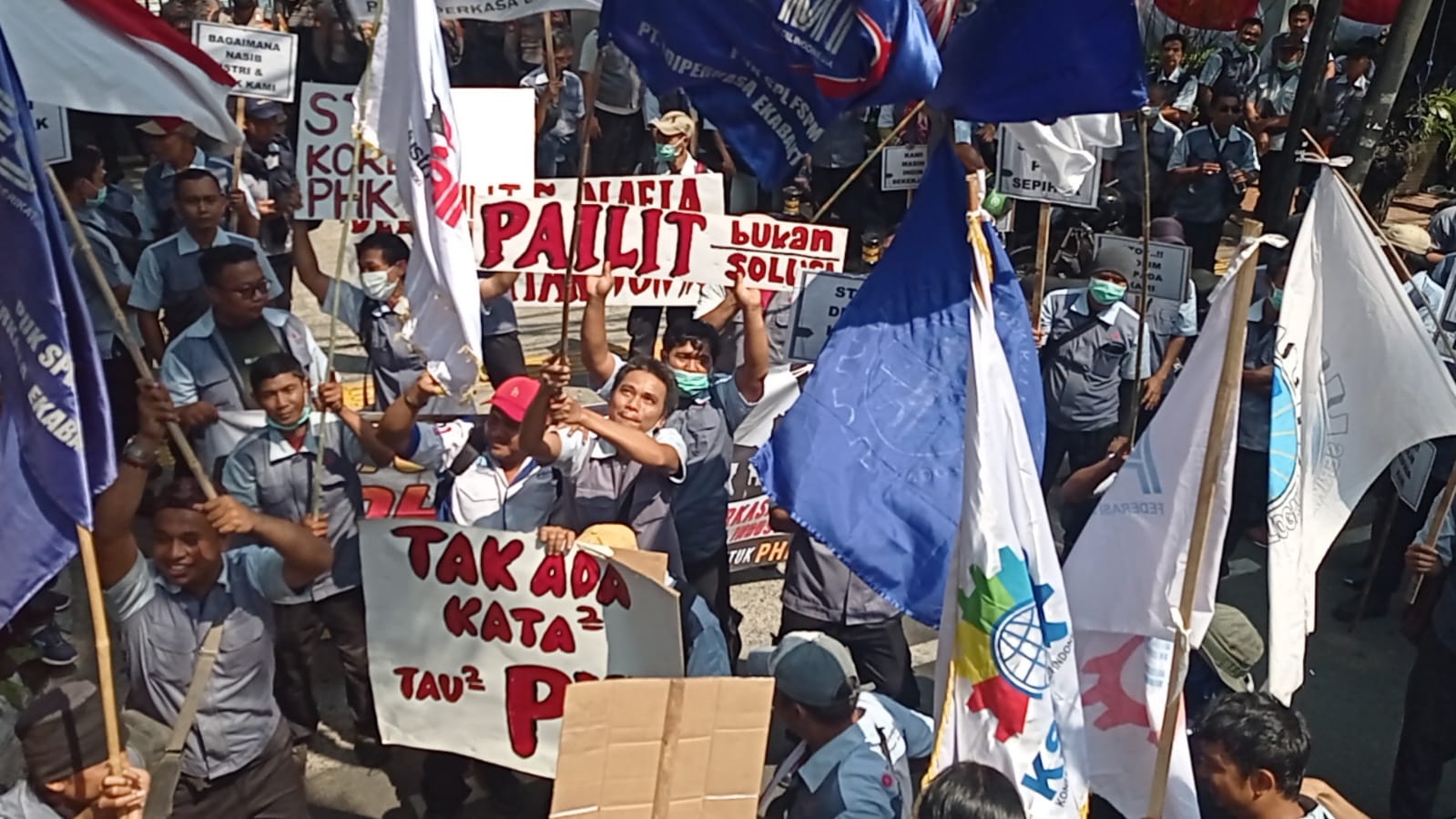 Buruh PT. Adiperkasa Ekabakti Industry Gelar Aksi di Pengadilan Niaga Jakarta Pusat