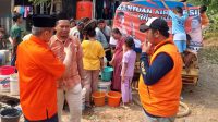 Bersama Relawan, Caleg Partai Buruh Surohman dan Rudol Gelar Bakti Sosial Air Bersih ke Cibarusah Bersama Relawan, Caleg Partai Buruh Surohman dan Rudol Gelar Bakti Sosial Air Bersih ke Cibarusah