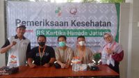 Ketua DPD Jamkeswatch dan RS Kartika Husada Laksanakan Cek Kesehatan Gratis Bagi Masyarakat