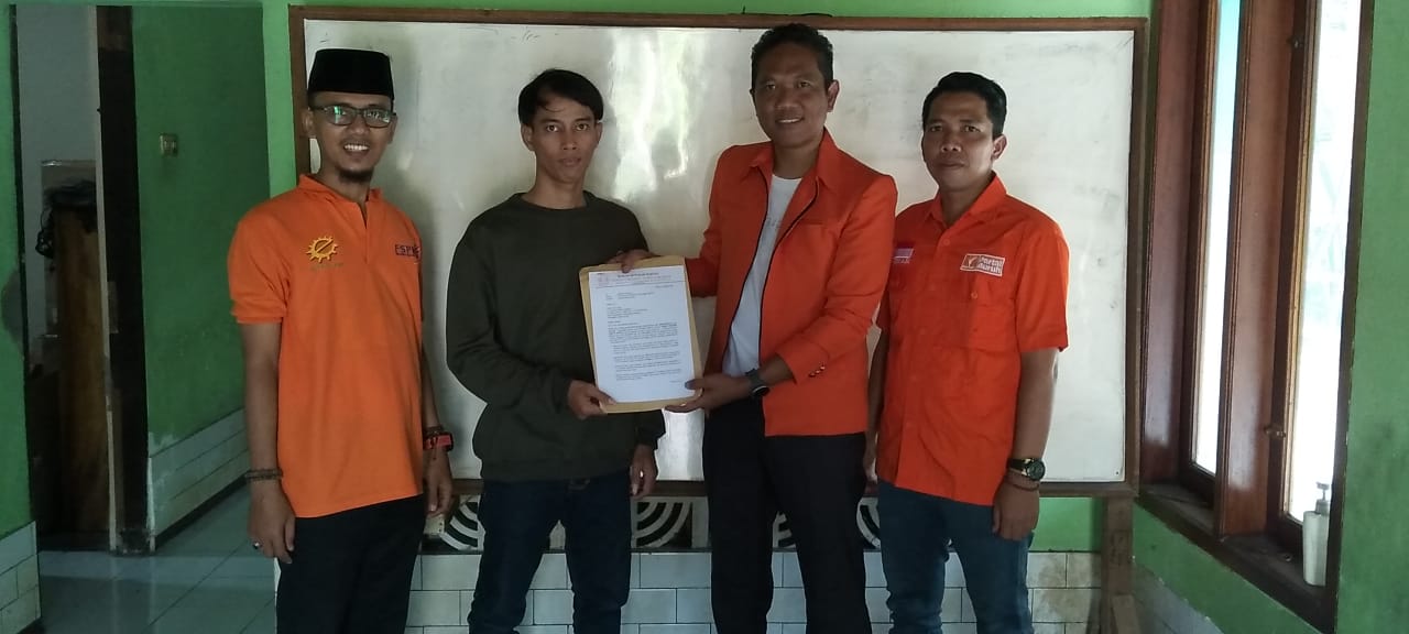 Posko Orange Partai Buruh Lakukan Advokasi Empat Orang yang Ter-PHK Sepihak di Cirebon