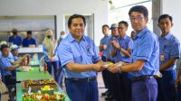 Milad Ke 18 PUK SPAMK-FSPMI PT. NT. Piston Ring Indonesia Adakan Potong Tumpeng Bersama Manajemen Perusahaan
