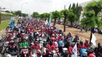 Tuntut Kenaikan Upah 2024, Tercatat Ribuan Buruh Bekasi Tumpah Ruah ke Jalan-Jalan Kawasan Industri