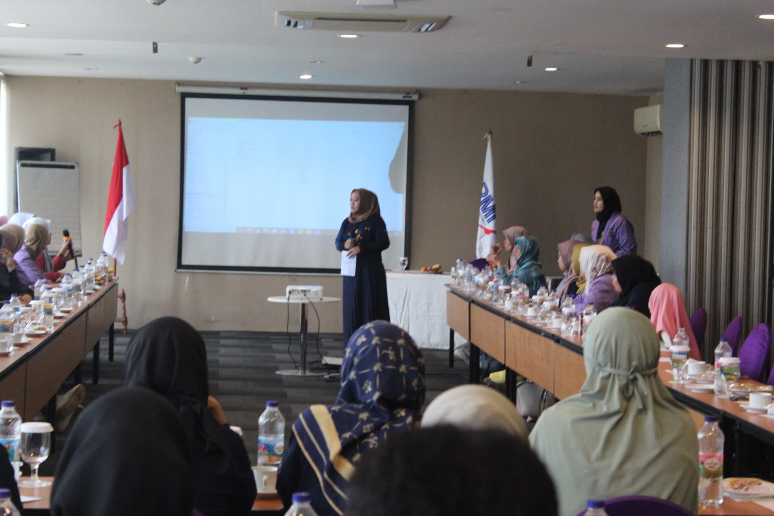 Perempuan PUK SPAMK FSPMI PT Hitachi Astemo Bekasi Powertrains System Adakan Seminar Marketing Bisnis