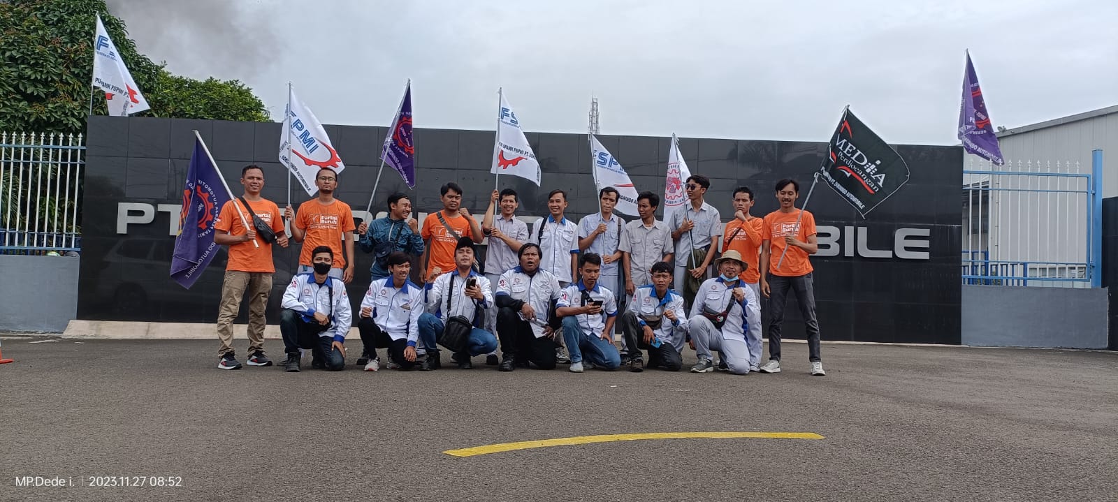 Turun Aksi Kuras Pabrik, PUK SPAMK FSPMI PT Sokonindo Automobile Sosialisasikan Serikat Pekerja & Partai Buruh