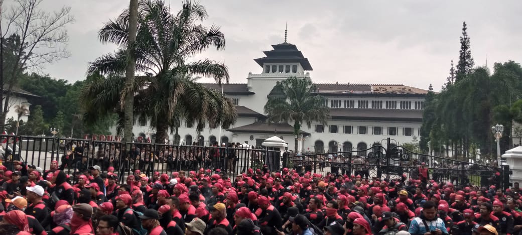 Aliansi BBM Kembali Berunjuk Rasa Tuntut Penjabat Gubernur Jawa Barat Revisi SK UMK 2024