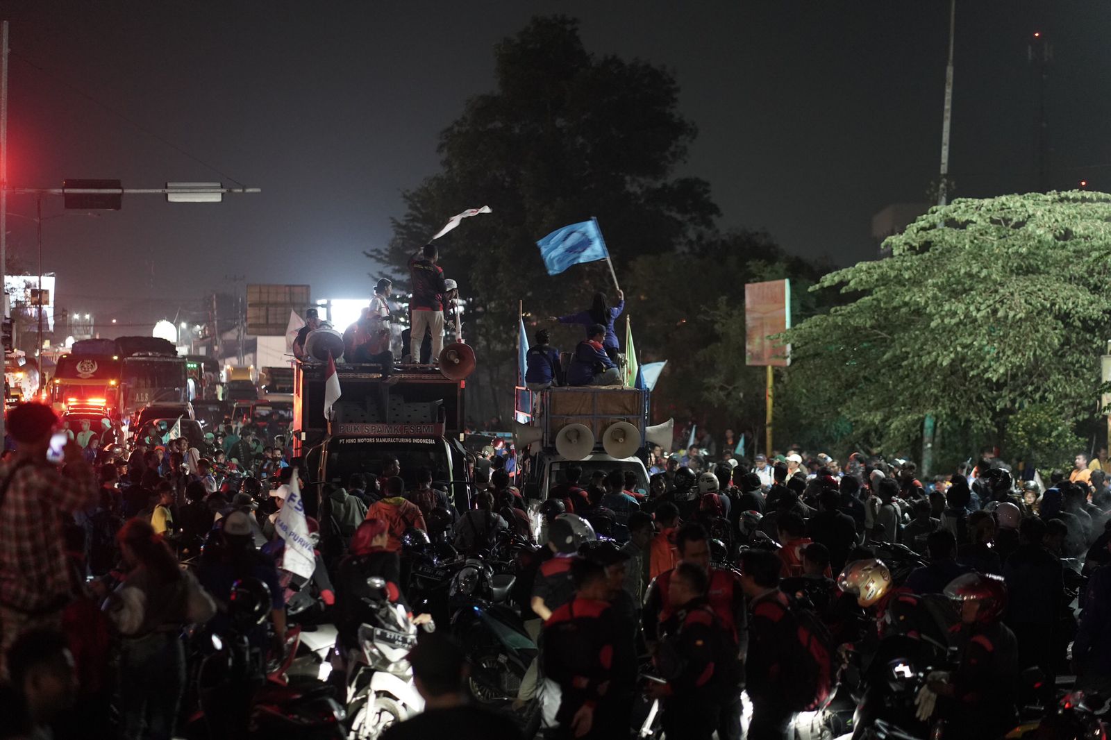 Jawab Tantangan Pj Gubernur Jawa Barat Terkait Kenaikan Upah, Gerbang Pintu Tol Cikopo Purwakarta Lumpuh Total