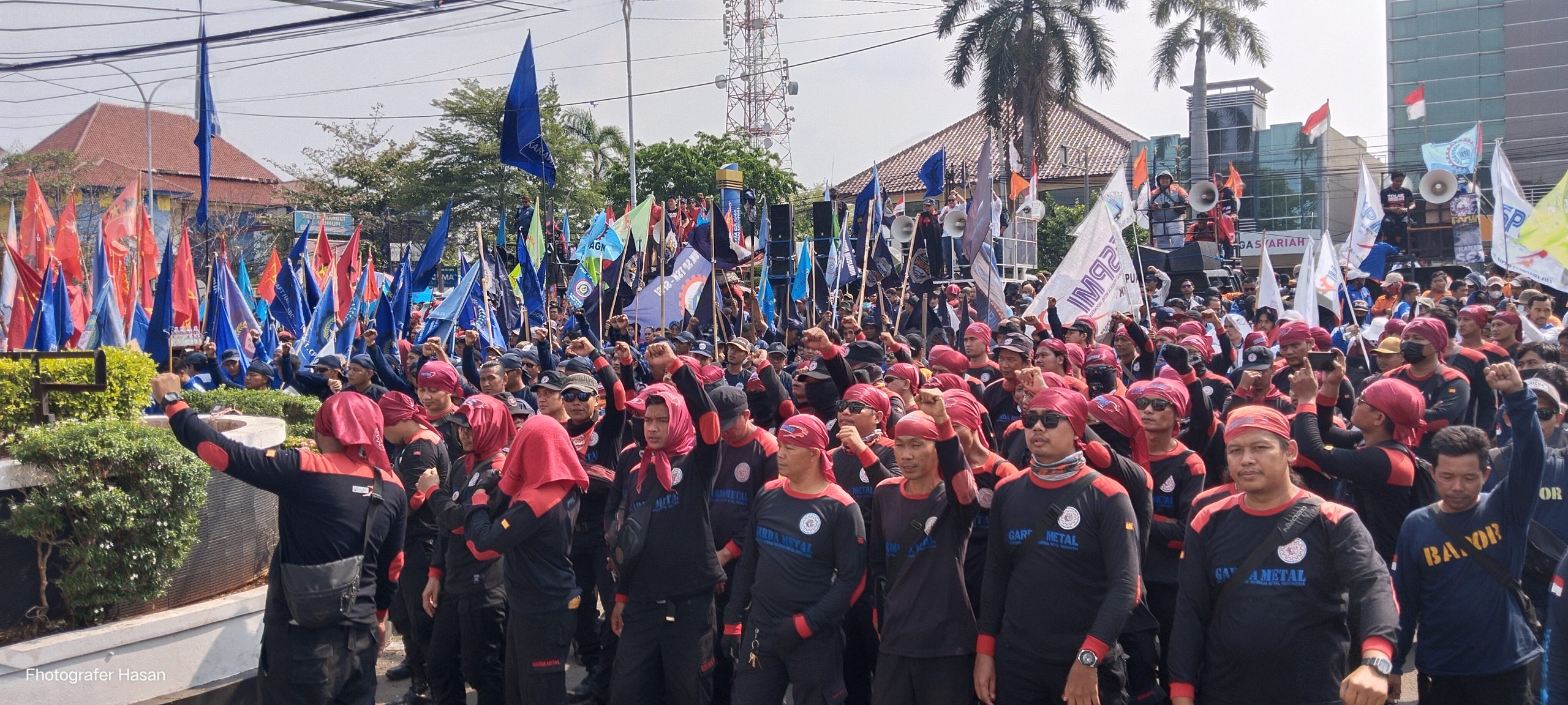 Buruh Karawang Melawan