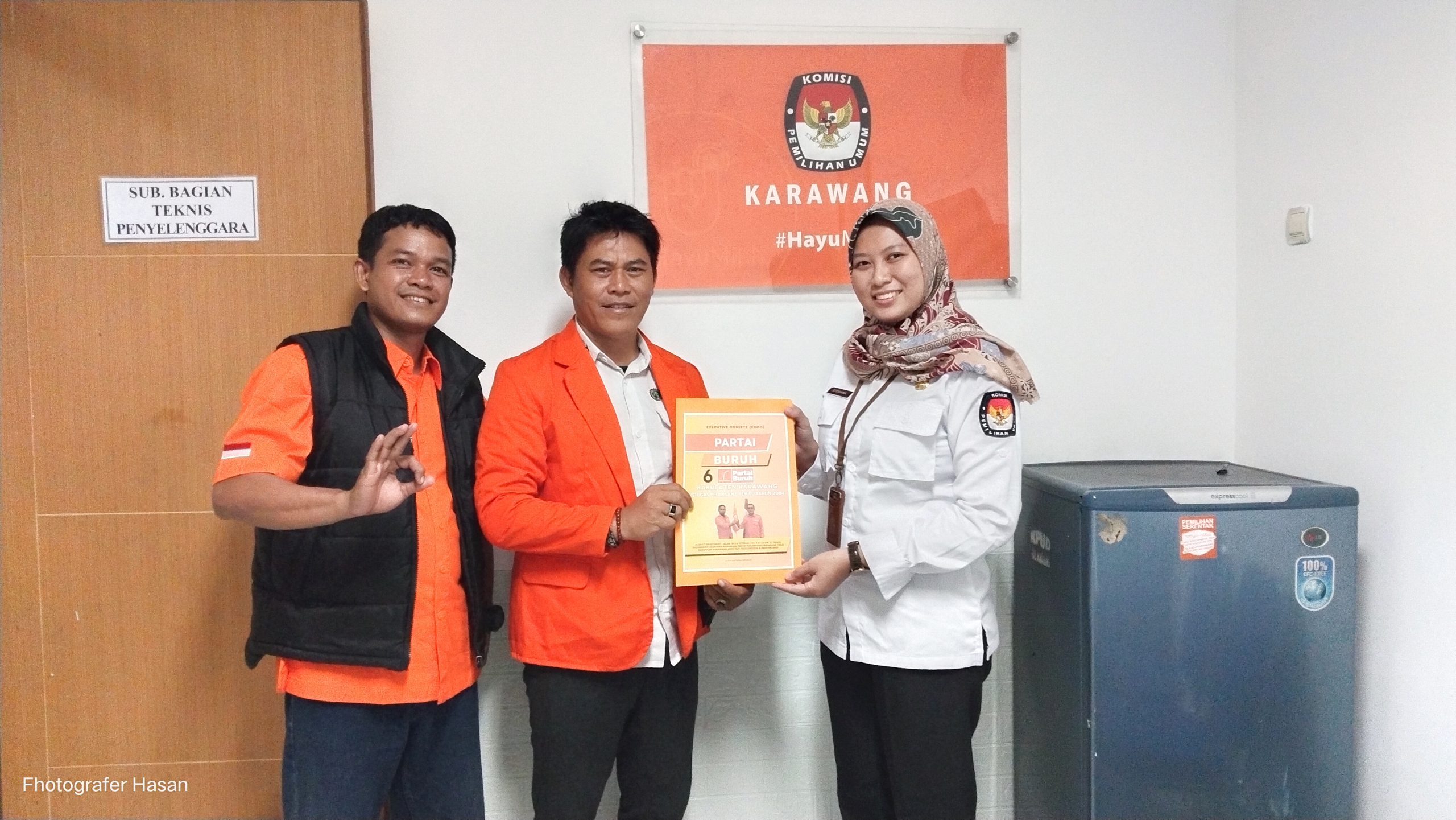 Exco Partai Buruh Kabupaten Karawang Serahkan Dokumen Pelaksana dan Media Sosial untuk Kampanye Kepada Bawaslu Karawang dan KPUD Karawang