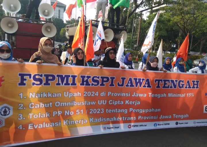 Buruh Jawa Tengah Lakukan Aksi di Tiga Titik Meminta Kenaikan Upah 15%