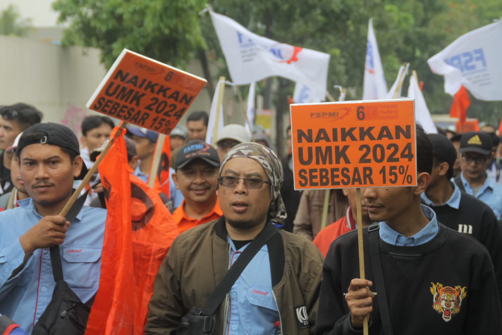 Tuntut Kenaikan Upah 15 Persen FSPMI Dan Partai Buruh Kota Cimahi Gelar Aksi Longmach